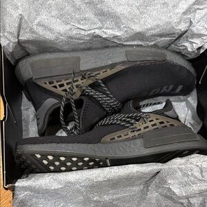 Sleek Black Men's Sneakers